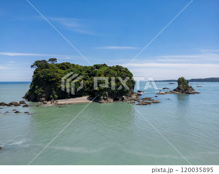 九龍島と鯛島(ドローン空撮)　和歌山県東牟婁郡串本町 120035895