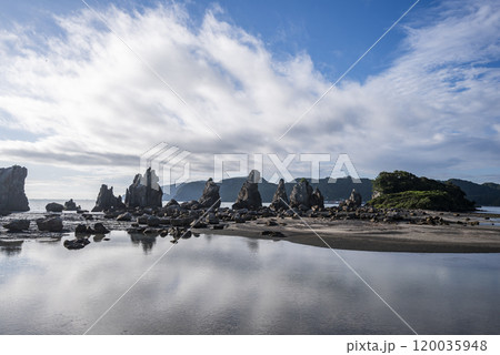 橋杭岩 和歌山県東牟婁郡串本町 橋杭岩 和歌山県東牟婁郡串本町 120035948