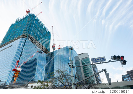 大規模建設現場のある都市風景(東京日本橋) 大規模建設現場のある都市風景(東京日本橋) 120036014
