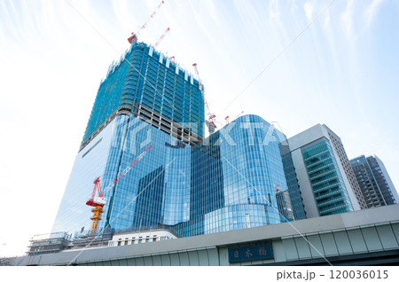 大規模建設現場のある都市風景(東京日本橋) 大規模建設現場のある都市風景(東京日本橋) 120036015