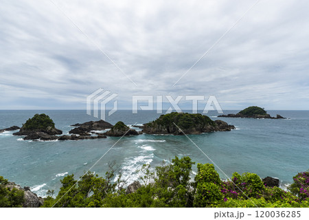恋人岬と婦夫波　和歌山県西牟婁郡すさみ町 120036285
