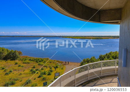 北海道　苫小牧市にある 道の駅 ウトナイ湖 展望台からの眺め 120036553