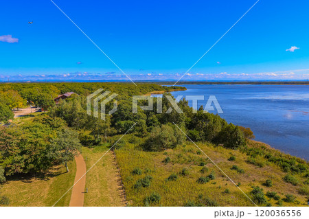 北海道　苫小牧市にある 道の駅 ウトナイ湖 展望台からの眺め 120036556