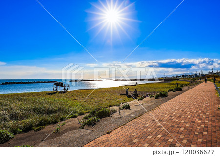 北海道　苫小牧市　苫小牧漁港近くにある ふるさと海岸 120036627