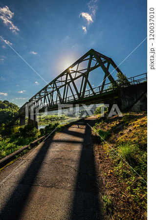 粕淵橋梁 早朝のシルエット 粕淵橋梁 早朝のシルエット 120037010