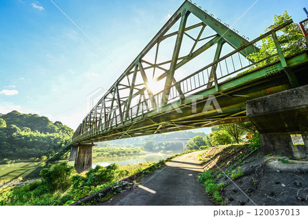 朝日の中の粕淵橋梁　解体前の思い出写真 120037013