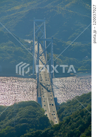 高見山展望台から眺望・因島大橋(広島県・尾道市) 高見山展望台から眺望・因島大橋(広島県・尾道市) 120037027