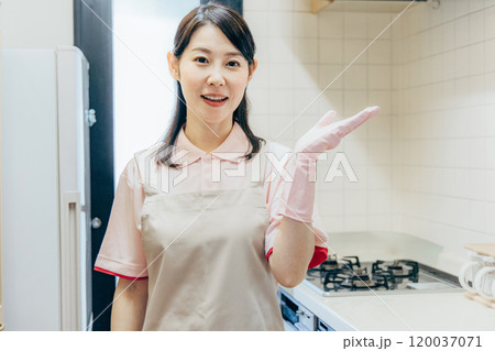 家事代行サービスのスタッフ 家事代行サービスのスタッフ 120037071