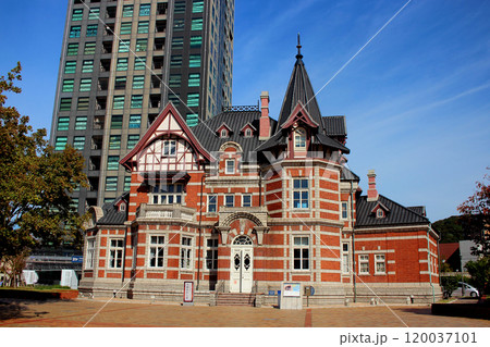 北九州市門司港レトロの国際友好記念図書館 120037101