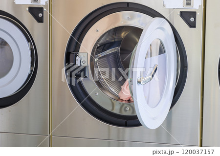 コインランドリーで時短＆快適ライフ 120037157