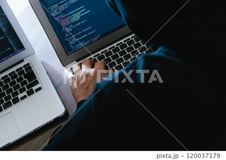 ハッカーの手元 120037179