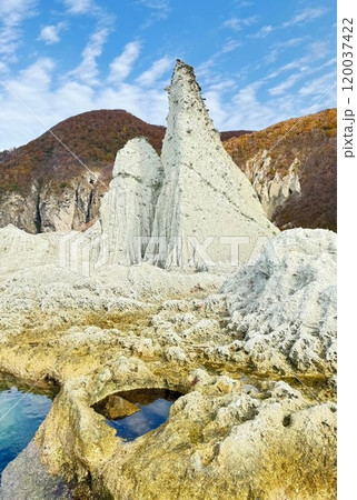 下北半島の仏ヶ浦の奇岩 120037422
