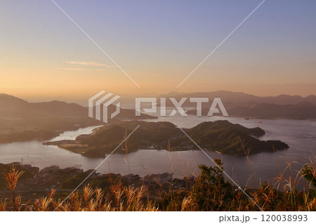 鳴滝山展望台からの眺望・因島大橋(広島県・尾道市) 鳴滝山展望台からの眺望・因島大橋(広島県・尾道市) 120038993