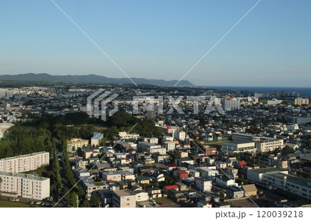 北海道 函館市 五稜郭タワーより南東の函館空港を望む 北海道 函館市 五稜郭タワーより南東の函館空港を望む 120039218