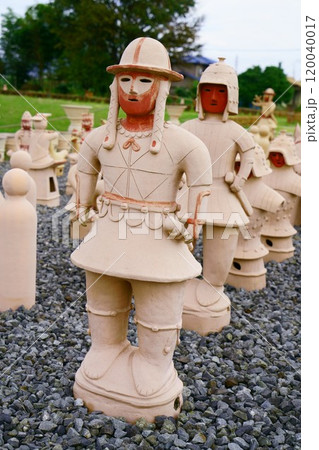 7271　埴輪　短甲を着た王 120040017