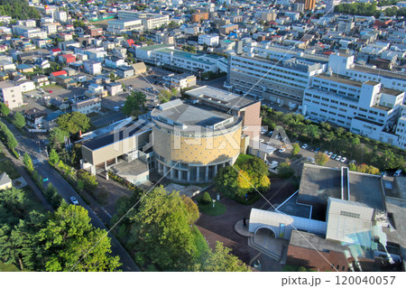 北海道　函館市　五稜郭タワーより函館市芸術ホール、函館市北洋資料館を望む 120040057