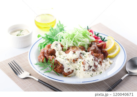 チキン南蛮　（ 鶏から揚げの甘酢漬け ） タルタルソース 120040671