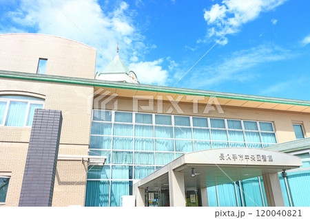 愛知県長久手市、長久手市中央図書館の風景 120040821