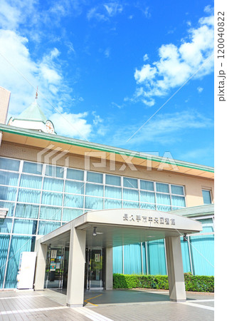 愛知県長久手市、長久手市中央図書館の風景 愛知県長久手市、長久手市中央図書館の風景 120040822