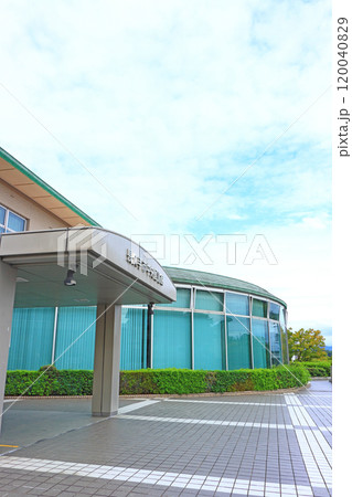 愛知県長久手市、長久手市中央図書館の風景 120040829