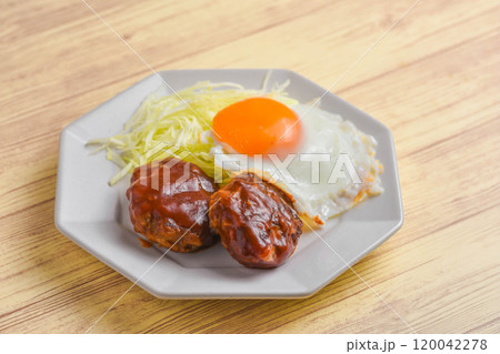 ハンバーグ　目玉焼き 120042278