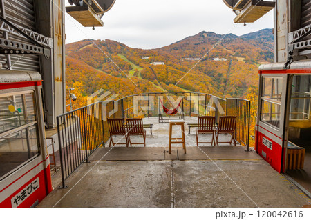 志賀高原 紅葉 旧志賀高原ロープウェイの山麓駅 志賀高原 紅葉 旧志賀高原ロープウェイの山麓駅 120042616