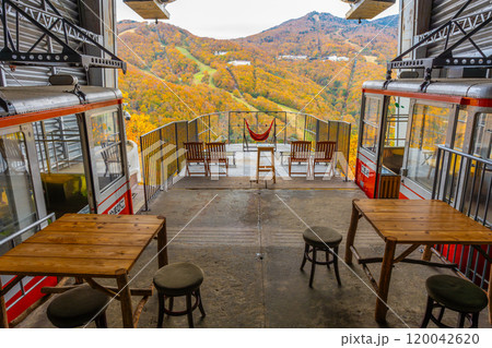 志賀高原 紅葉 旧志賀高原ロープウェイの山麓駅 志賀高原 紅葉 旧志賀高原ロープウェイの山麓駅 120042620