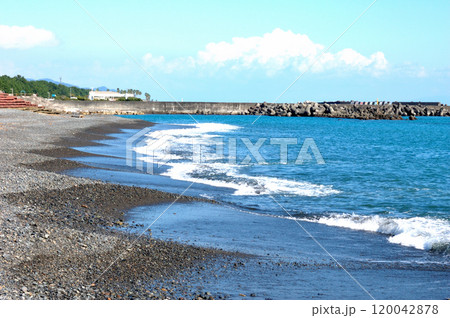 突堤の見える用宗海岸 120042878