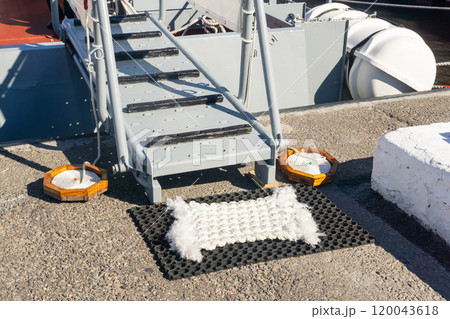 maritime tradition: a snow-white doormat woven from rope in front of the gangway emphasizes the cleanliness of the ship's deck maritime tradition: a snow-white doormat woven from rope in front of the gangway emphasizes the cleanliness of the ship's deck 120043618