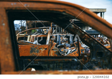 令和6年能登半島地震 焼け焦げた自動車 令和6年能登半島地震 焼け焦げた自動車 120044102