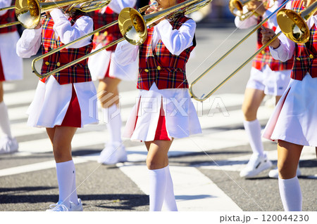 マーチングバンド　パレード　楽器 120044230