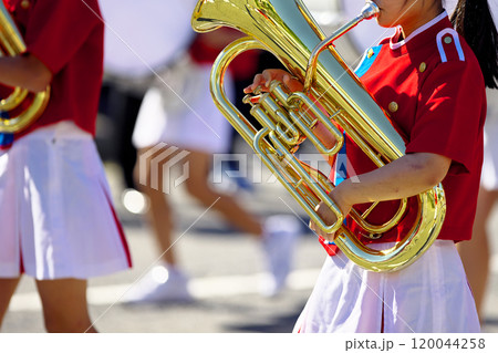 マーチングバンド　パレード　楽器 120044258