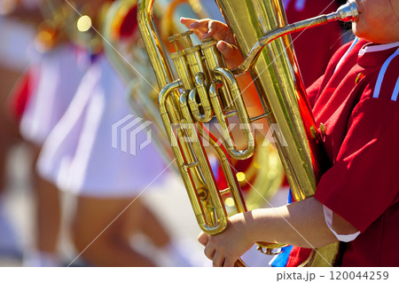 マーチングバンド　パレード　楽器 120044259