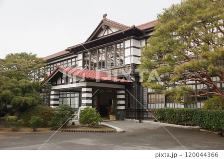 萩の町並み　旧明倫館跡正面玄関（旧萩小学校跡） 120044366