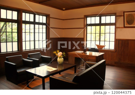 萩の町並み 旧明倫館跡校長室(旧萩小学校跡) 萩の町並み 旧明倫館跡校長室(旧萩小学校跡) 120044375