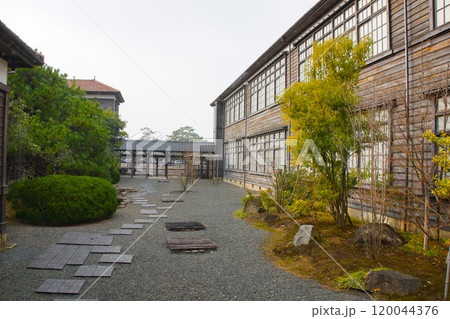 萩の町並み 旧明倫館跡中庭(旧萩小学校跡) 萩の町並み 旧明倫館跡中庭(旧萩小学校跡) 120044376