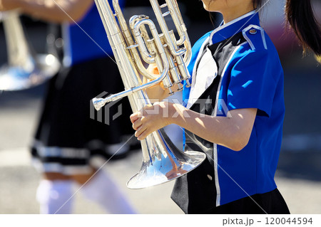 マーチングバンド　パレード　楽器 120044594