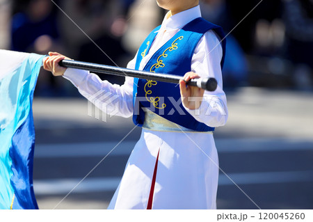 マーチングバンド　パレード　楽器 120045260