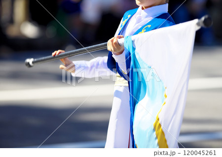 マーチングバンド　パレード　楽器 120045261