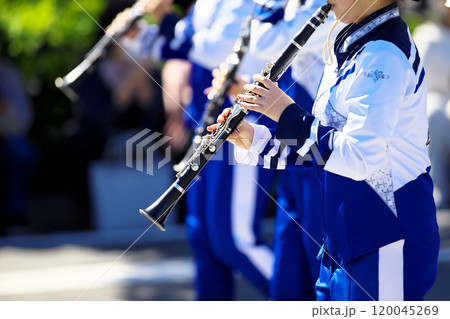 マーチングバンド　パレード　楽器 120045269