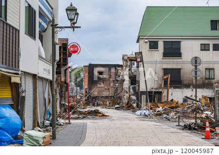令和6年能登半島地震 被災した輪島の町並み 120045987