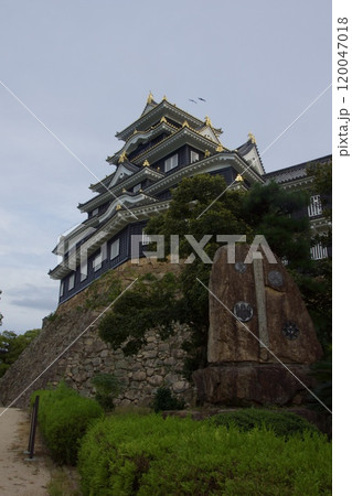 岡山城　月見橋の黄昏　夕景 120047018
