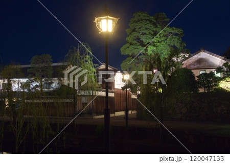 倉敷美観地区の風景 黄昏 夕景 夜景 倉敷美観地区の風景 黄昏 夕景 夜景 120047133