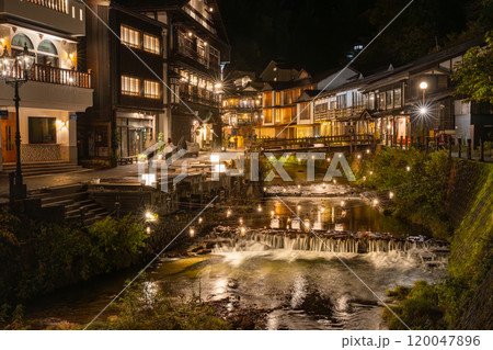 山形銀山温泉の夜景 120047896