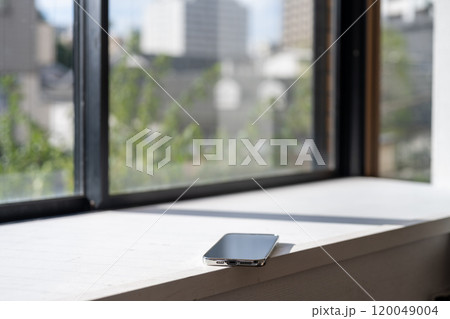 窓際のスマホ 窓際のスマホ 120049004