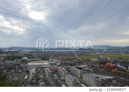 亀島山の夕暮れ 水島工場地帯 花と緑の丘公園 亀島山の夕暮れ 水島工場地帯 花と緑の丘公園 120049057