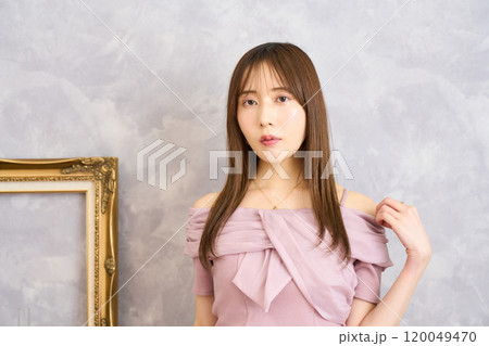 若い女性 若い女性 120049470