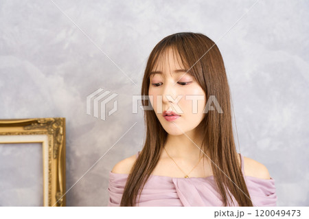 若い女性 120049473