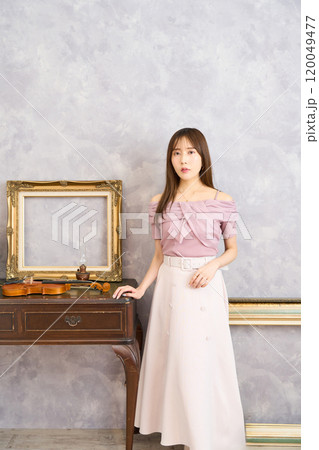 若い女性 若い女性 120049477