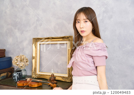 若い女性 120049483